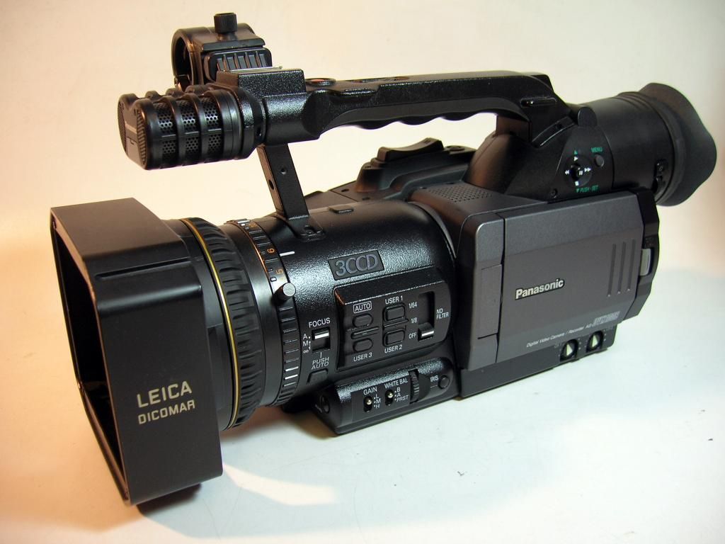 PANASONIC AGDVX100B 3CCD PRO VIDEO CAMERA WITH LEICA LENS MINI