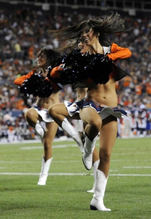 DenverBroncosamigokizlari_660360047b.jpg