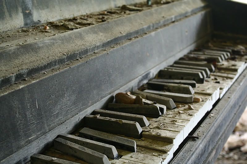 Piano_by_lateralus2112.jpg