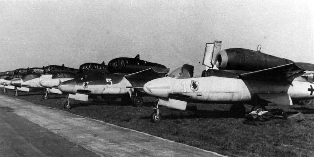 HeinkelHe162atLeckairfield1945_zpsjwfrnu
