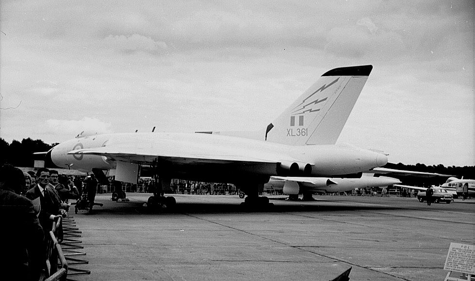 http://i1206.photobucket.com/albums/bb447/stirlingeffort/Farnborough%201982/VulcanXL361.jpg